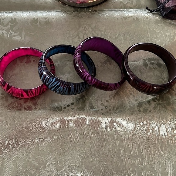 Beginning Boutique Jewelry - Animal Print Acrylic Bracelets Set of 4